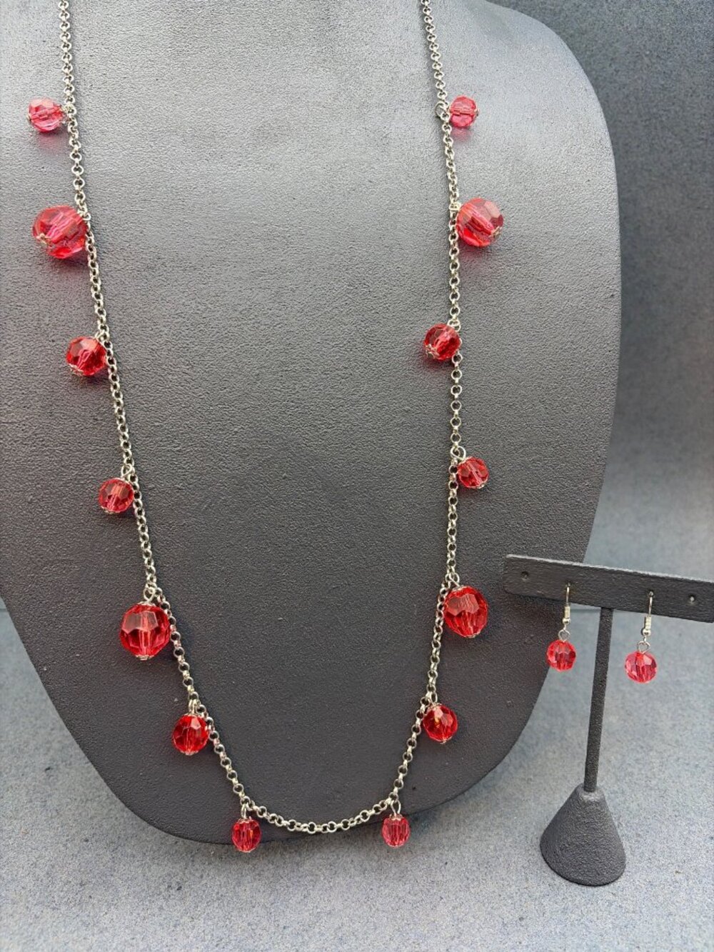 Red Beaded Necklace Earrings Set 36 In Silver Chain Faceted Translucent Dangle